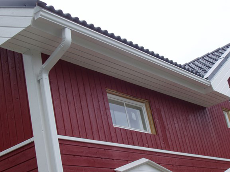 Byte av hangrannor takoversyn pa villa Danderyd Svalnas